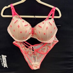 Victoria's Secret Dream Angles Lingerie Set